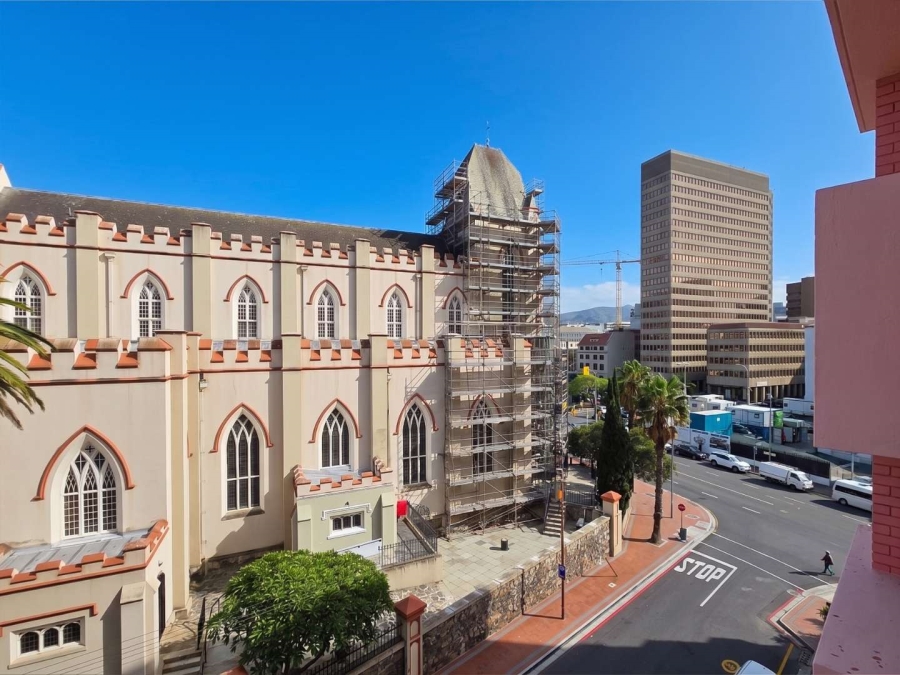 1 Bedroom Property for Sale in Gardens Western Cape